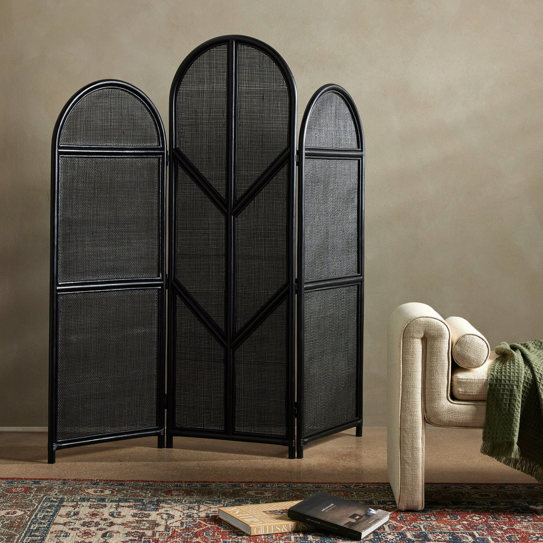 Annabelle Screen, Ebony